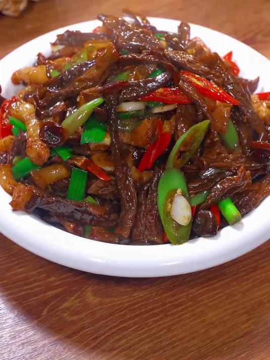 鹿茸菇口感清爽,炒着吃没怪味儿