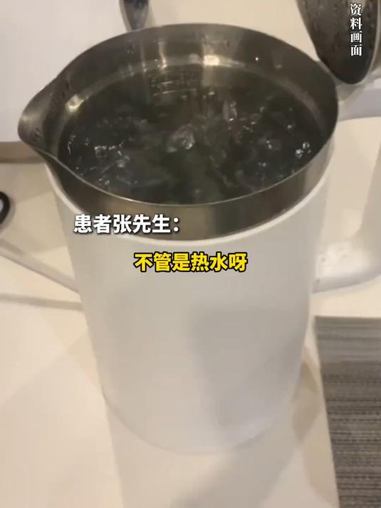 46岁男子连续20年喝热水养生,舌头长出菜花溃疡确诊舌癌