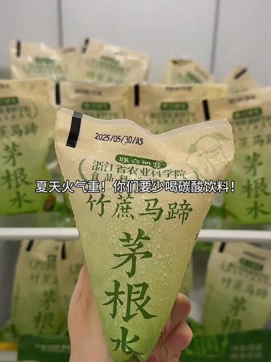 夏天喝这个真的不错!清润甘甜又好喝竹蔗茅根雪梨茶_ 竹蔗马蹄水