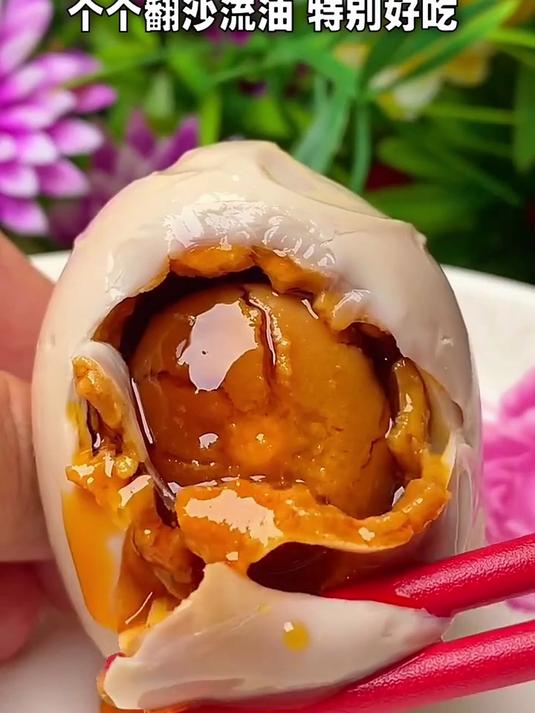 在家能自己做的流油五香咸鸡蛋 这样腌制的咸鸡蛋个个流油