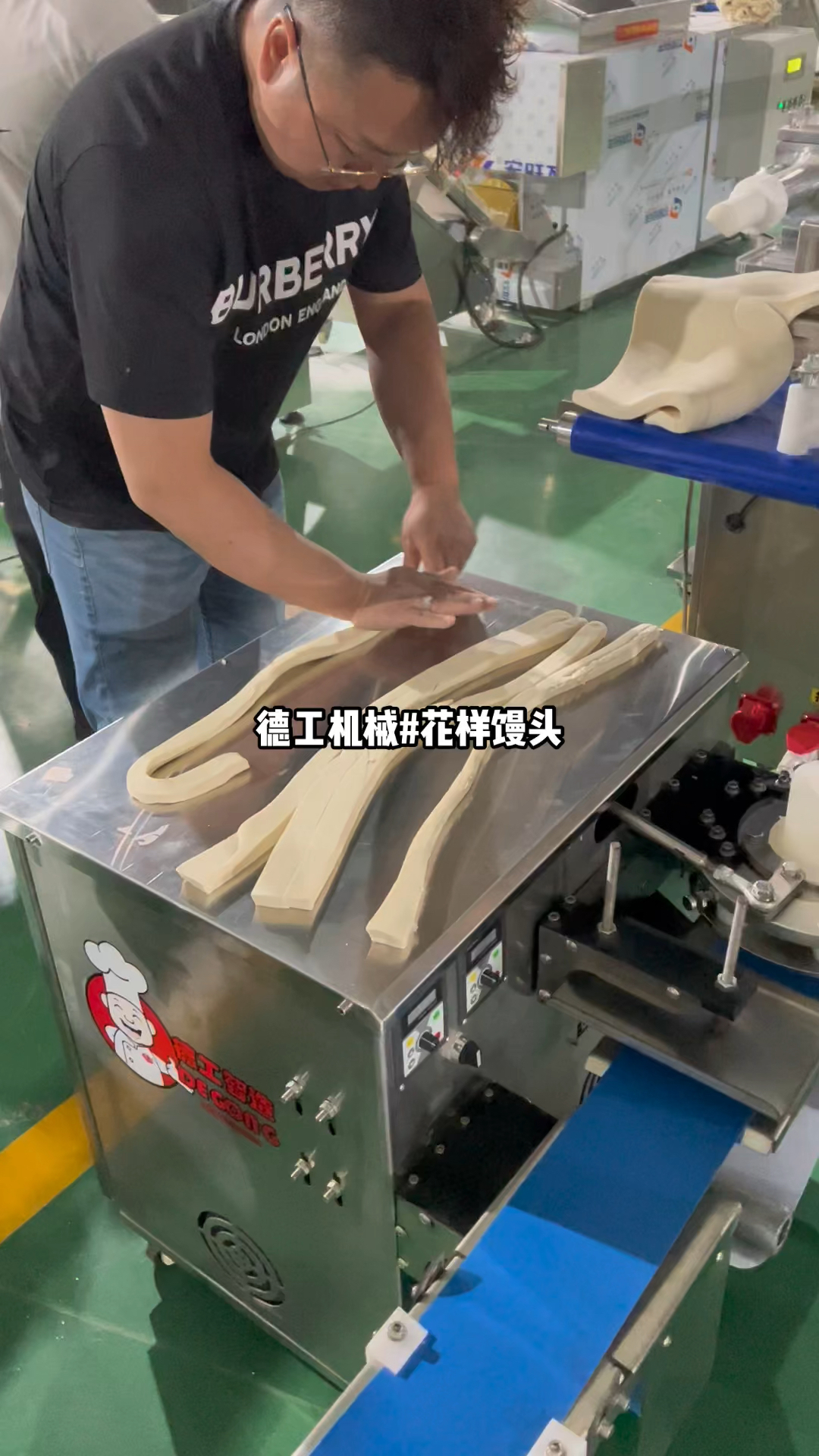 山西网红大哥试机花样卡通馒头流水线设备