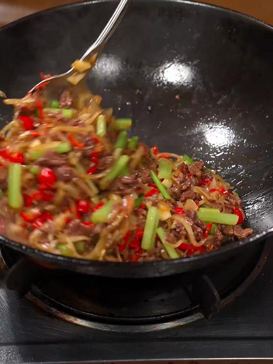 鲜香美味的白萝卜丝炒牛肉