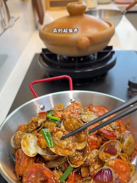 今天给小朋友做了好吃又下饭的干锅花甲虾