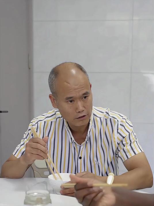 今天去罗梅家里拿了些蔬菜种子，还有一包哈密瓜种子