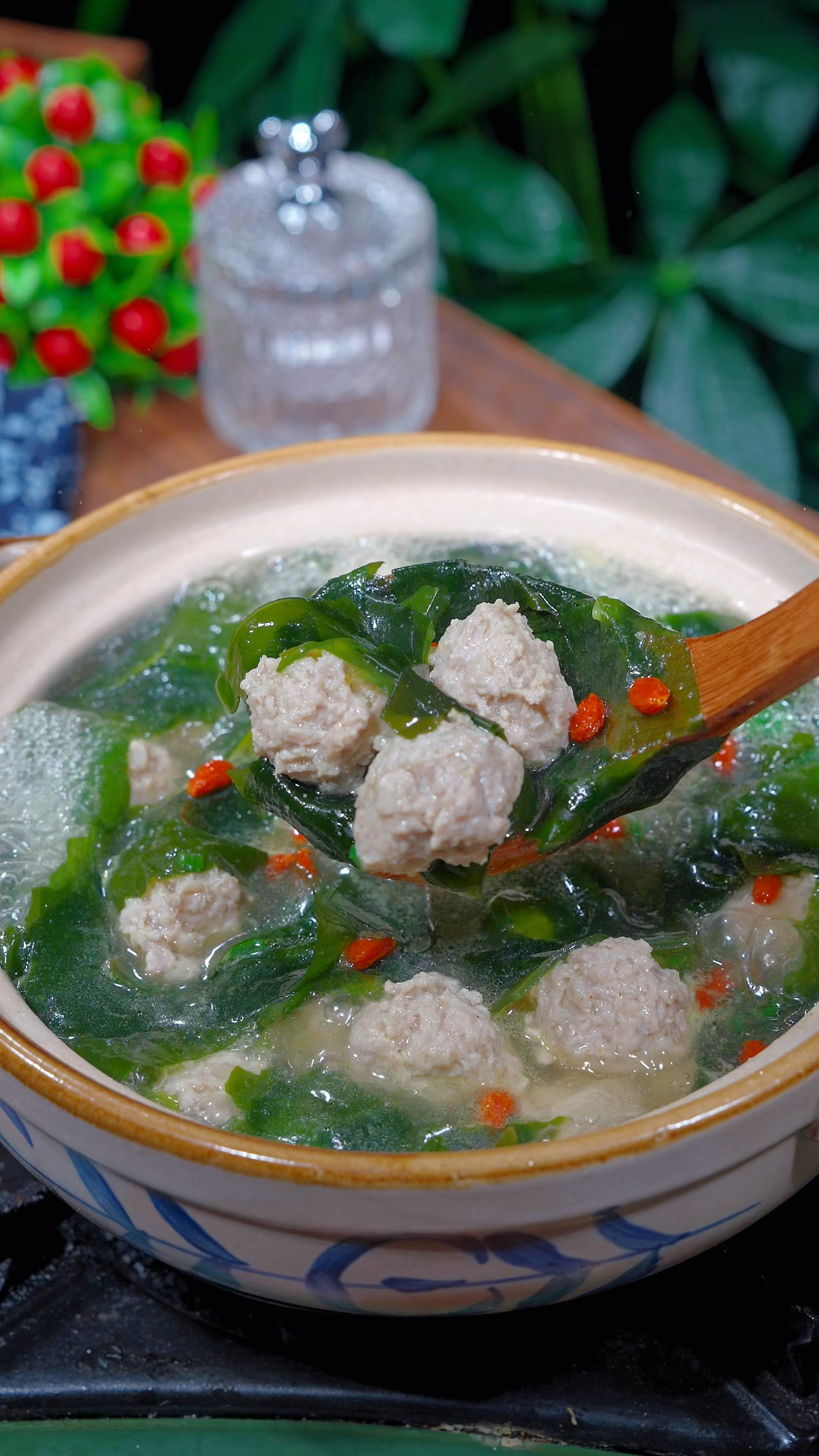 裙带菜肉丸汤
