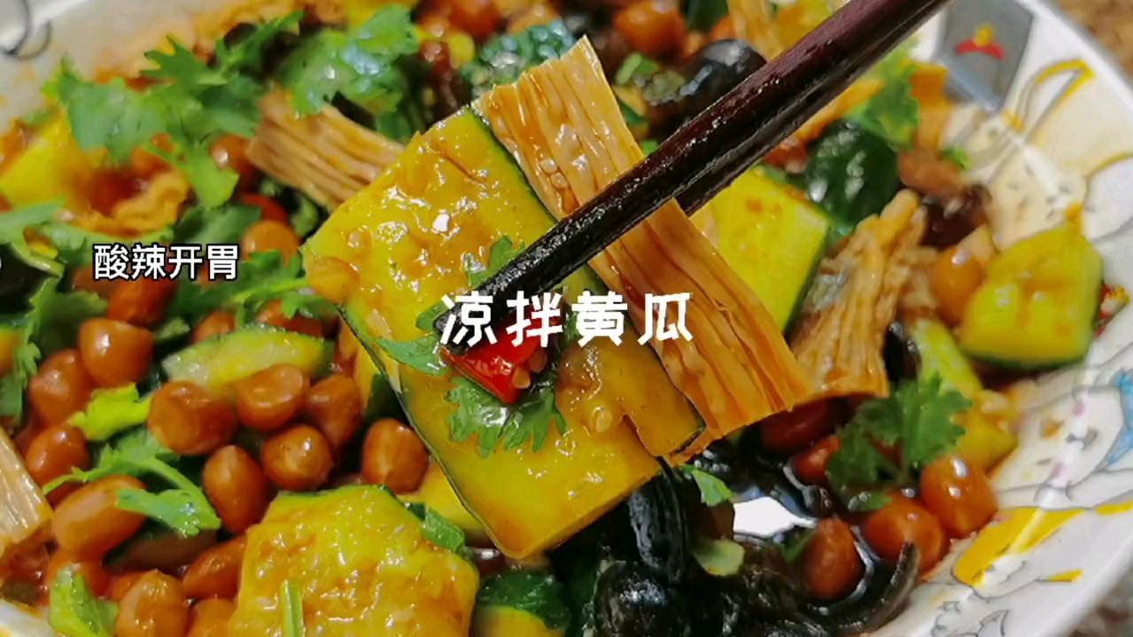 夏日没有胃口来一份凉拌黄瓜,更下饭噢  夏日没有胃口来一份凉拌黄瓜,加点腐竹黑木耳更下饭噢