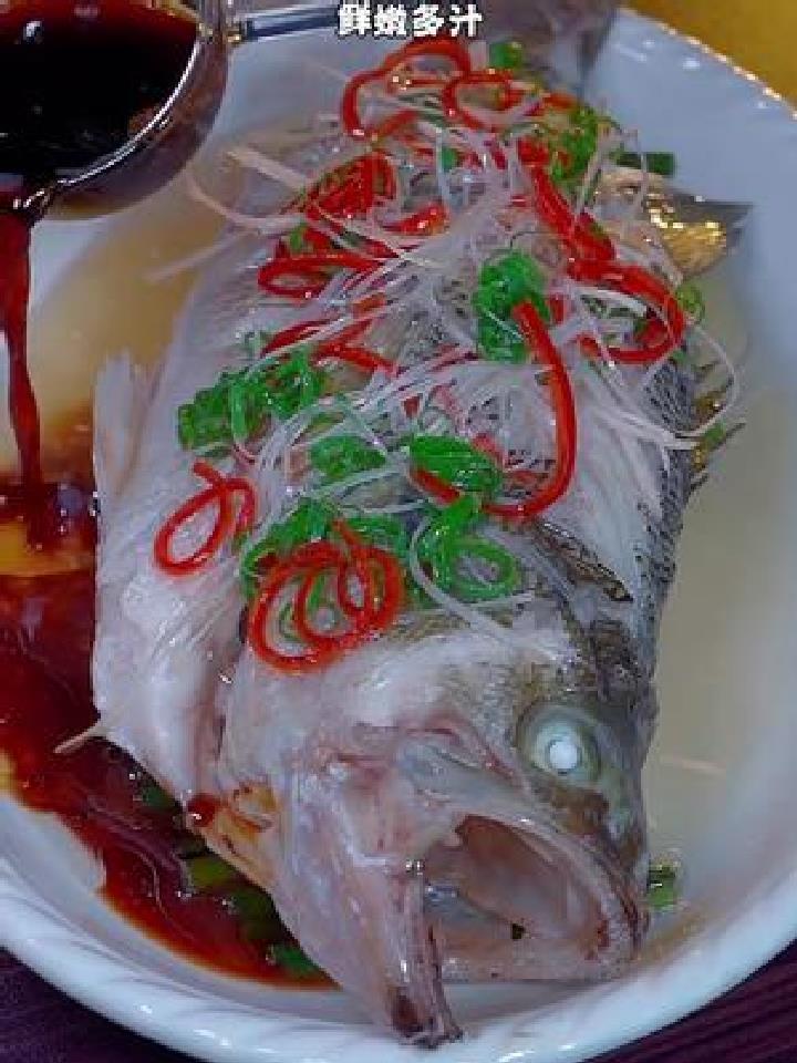 简单的清蒸鲈鱼做法,真的太鲜美了
