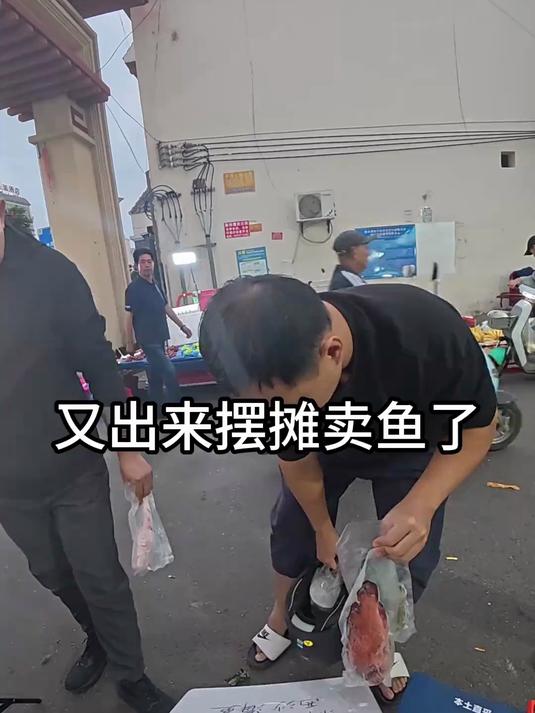 摆摊卖名贵鱼，东星斑最出名？