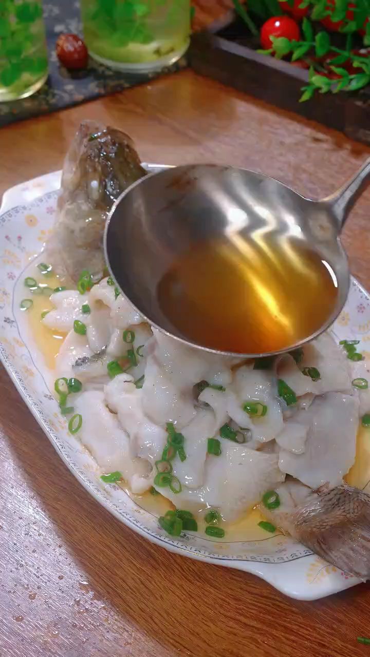 葱油鲈鱼做法