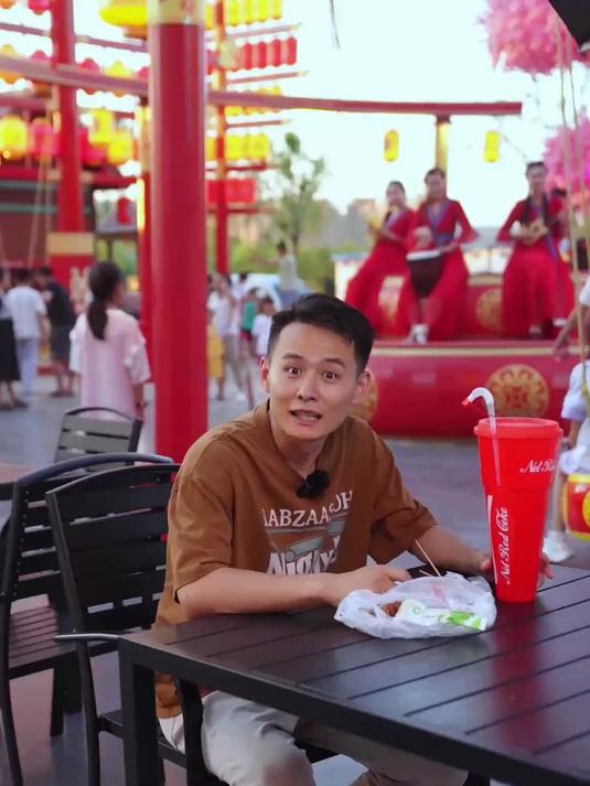 全薛家湾的人都在这红火的了！