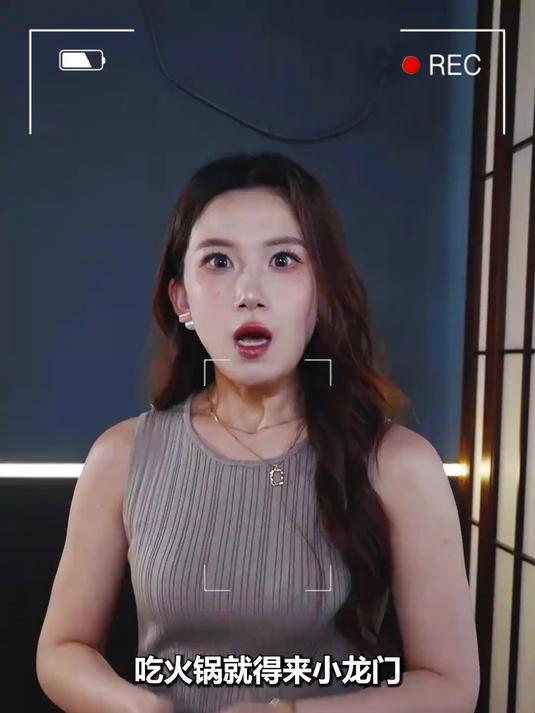 美食探店｜网红火锅店竟用娃娃裸体摆盘？腐坏冻肉？