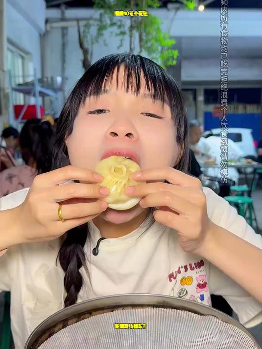 百年古城开封,挑战灌汤小笼包,引起小迷弟尖叫