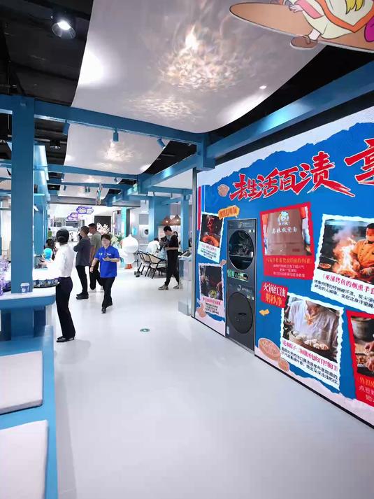 重庆人最爱!小天鹅超级体验店开到火锅店旁