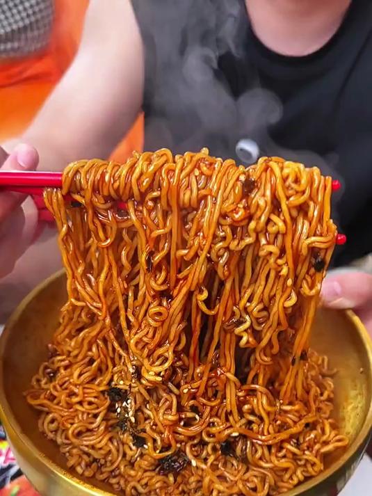 真心感觉白象的火鸡面更加符合国人的口味,面条劲道十足,香香辣