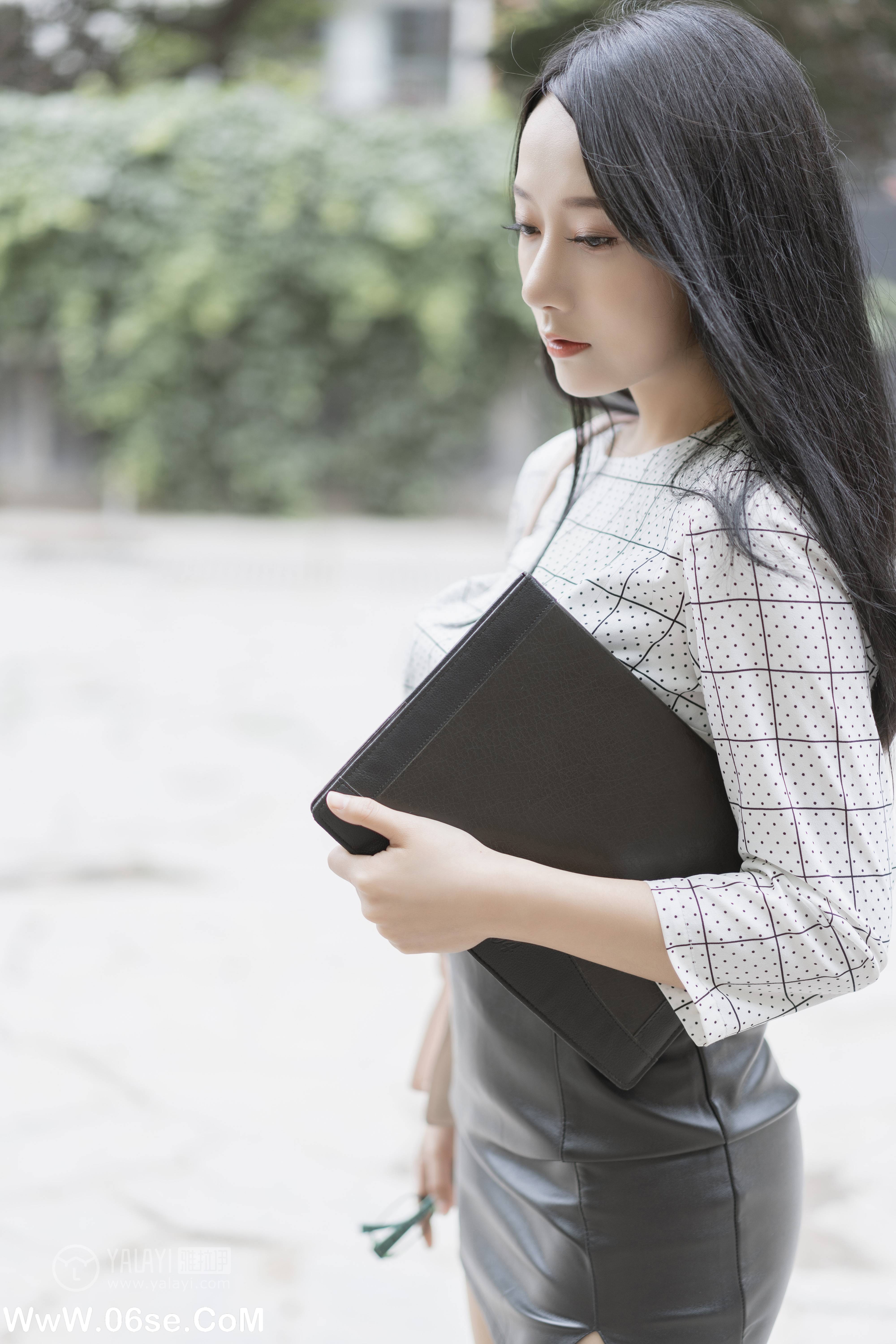 图片[23]-[YALAYI雅拉伊] No.322 女白领的私生活1 何嘉颖-六色网