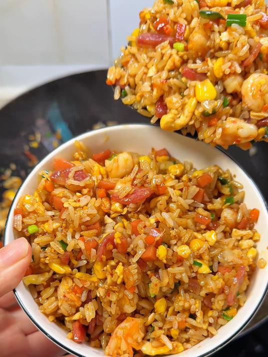 幸福有很多种，有人给你做炒饭是其中一种