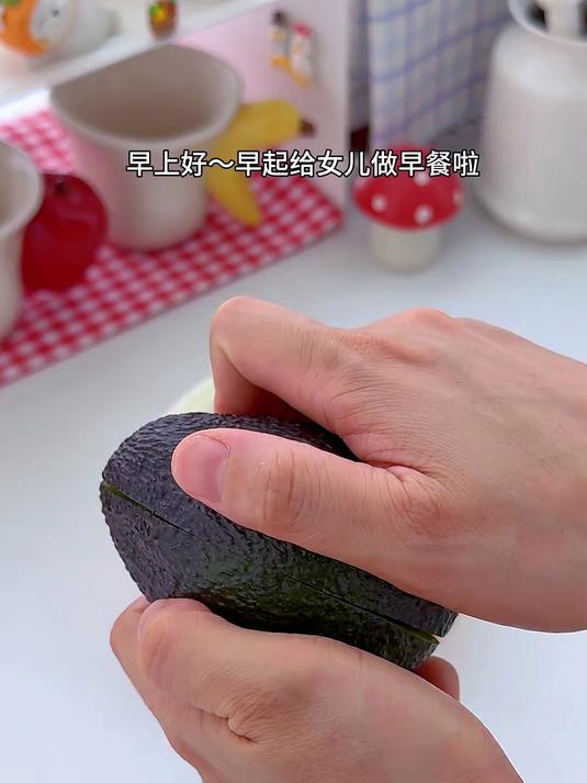 小朋友的早餐｜牛油果三明治｜焦糖香蕉蛋饼