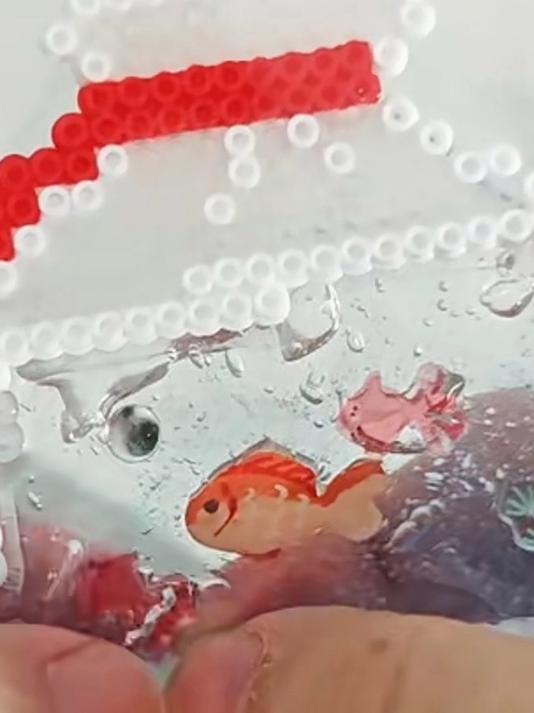 自制手工是拼豆金鱼袋捏捏～#拼豆DIY创意玩法#