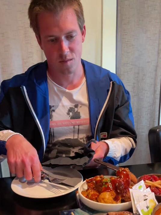 四川胃始终不太不习惯西餐,还是自己做的酸菜鱼更对胃口。