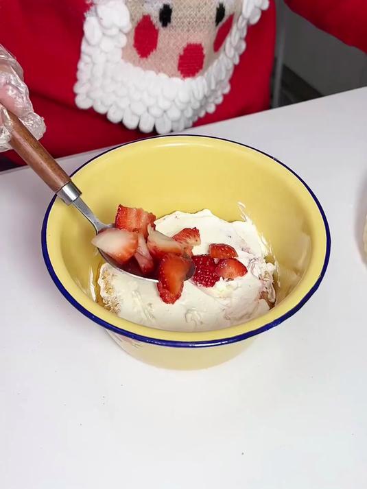 OMG！火遍全网的搪瓷草莓蛋糕原来这么简单！