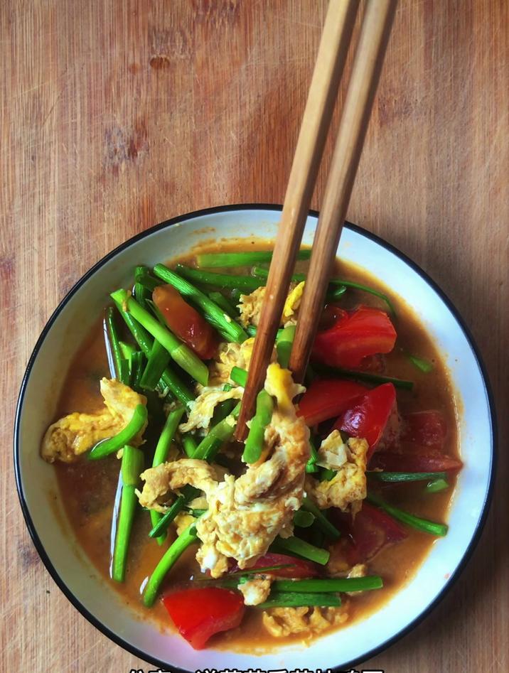 蒜苔炒鸡蛋家常做法,分享一道蒜苔番茄炒鸡蛋