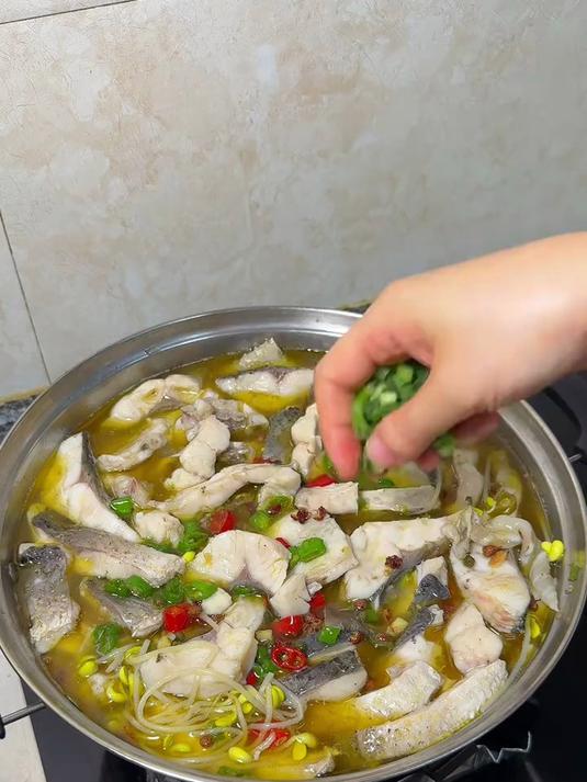 椒麻鱼吃起来真不错