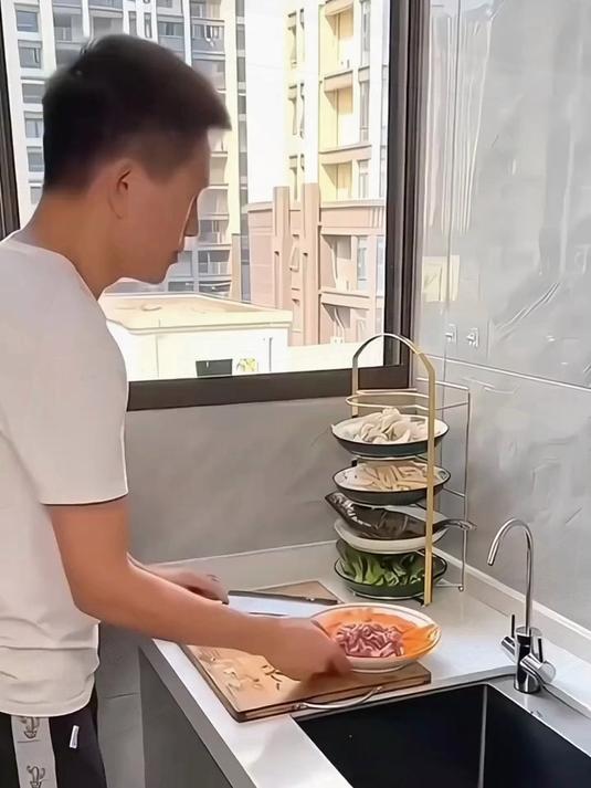 自从入手了这款多层备菜盘置物架,切好的菜再也不乱糟糟了