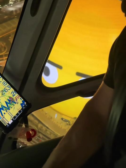 拉斯维加斯耗资23亿元 打造的球形地标变身巨型emoji表情