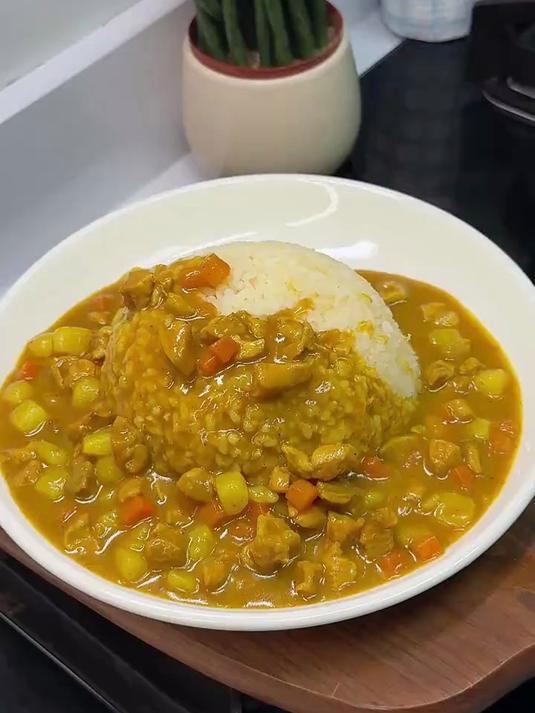 把鸡蛋液倒进一大米里搅一搅，出锅就是一道西餐厅的经典美食