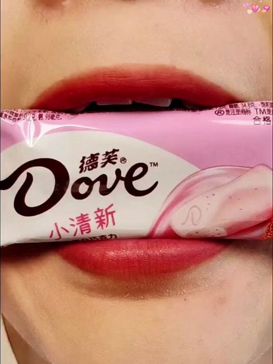 解压视频：德芙白色巧克力 这一口超美味啊