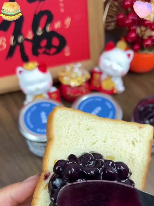 蓝莓果酱涂抹吐司,夹心面包,酸奶拌食,开启营养美味早餐