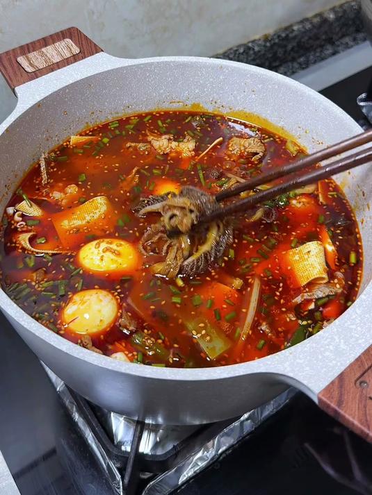 夏天当然要吃钵钵鸡呀