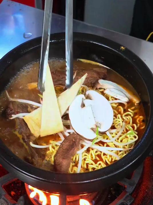 路边摊泡面 yyds！