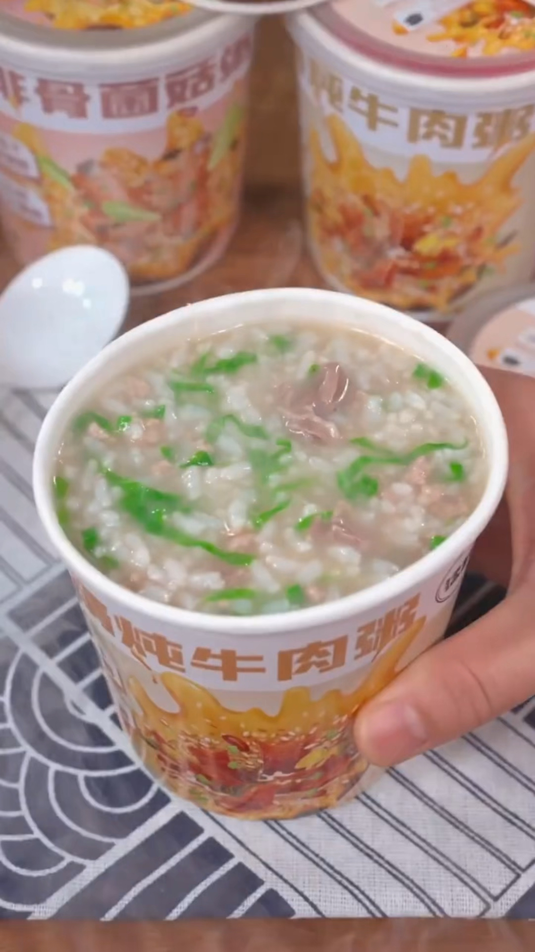 打工人必备营养早餐粥,早上饿到睡不着的时候,冲泡一杯香喷喷的粥,只需五分钟速食!