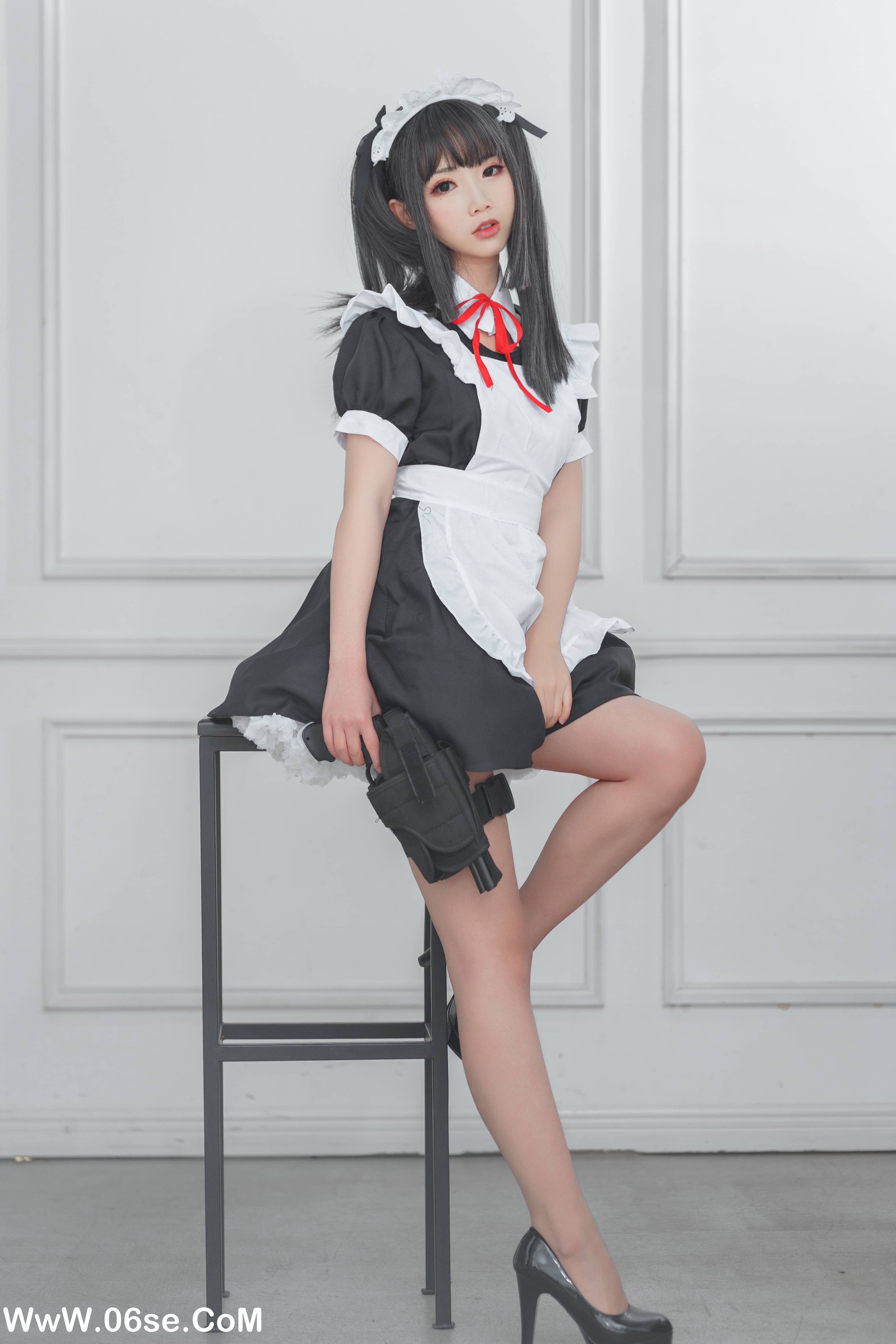 Coser面饼仙儿 NO.037 – 左轮女仆[15P124M]-六色网
