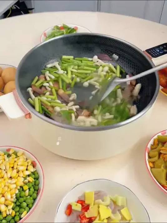 电炒锅选哪种?多功能一体不粘锅,超实用!