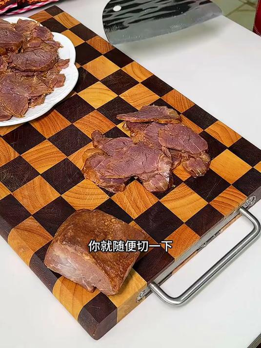 这个酱卤牛肉,招待亲朋做个大冷面好吃还方便