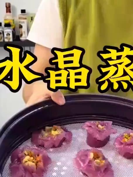 给孩子们捏出樱花水晶饺来吃,虽然捏的不好看,但是孩子高兴