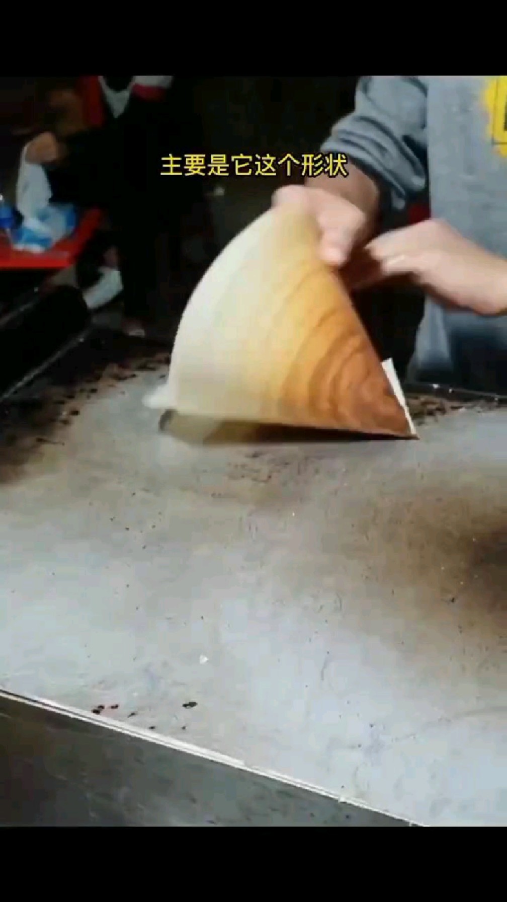 印度煎饼的形状跟我们的不太一样