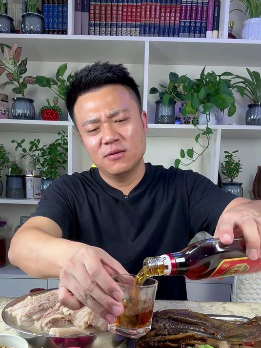 今天做个东北杀猪菜 再来个酱焖泥鳅 又是美好的一天