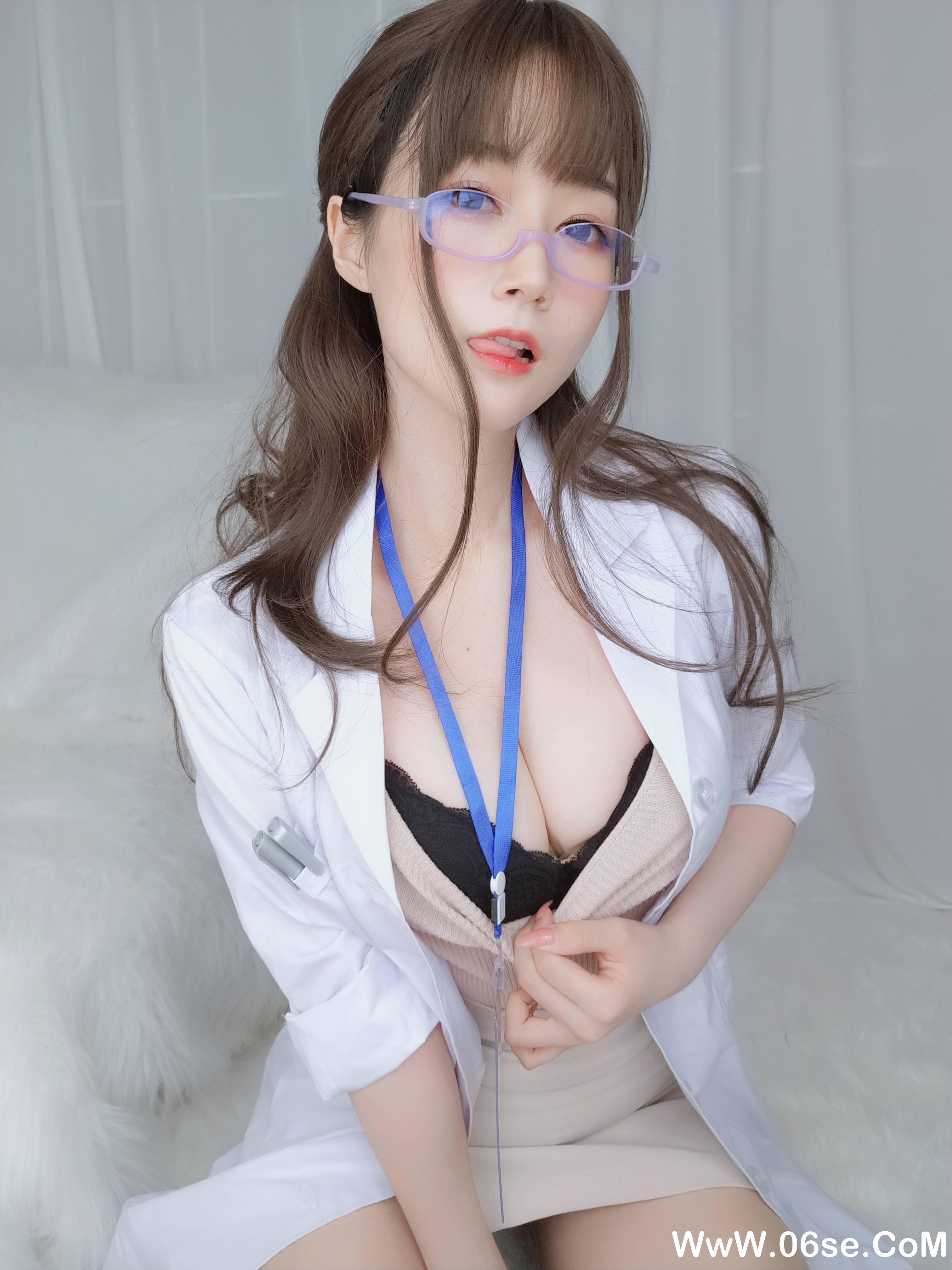 图片[102]-Coser小姐姐白银 NO.060 – 私人医生[159P+6V1.03G]-六色网