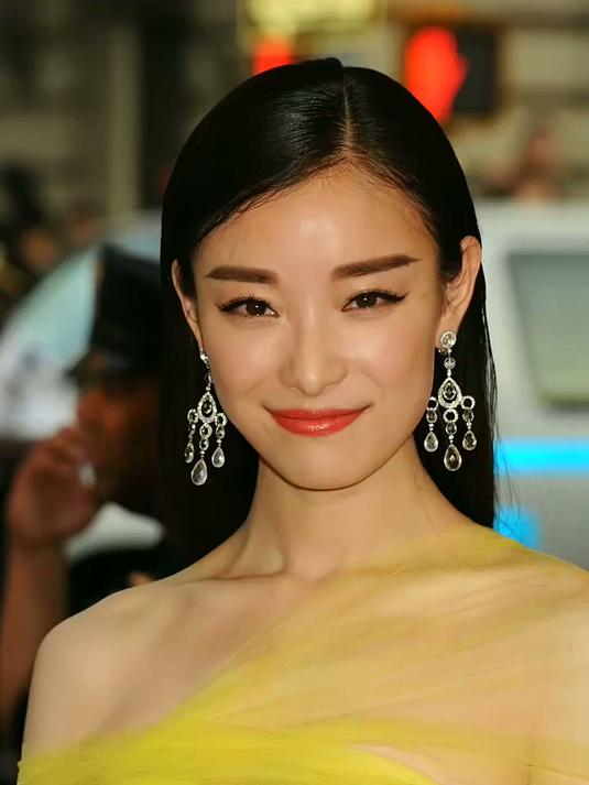 当高清怼脸镜头遇上无滤镜原片，倪妮的颜值让人不得不服