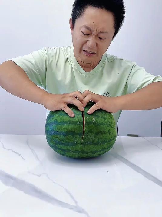 爸爸睡个觉都不老实 爸爸带娃 家有萌宝