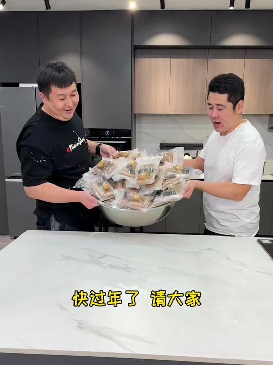 我为东北特产扛大旗！年底请客，海参鲍鱼捞饭太是那个了！