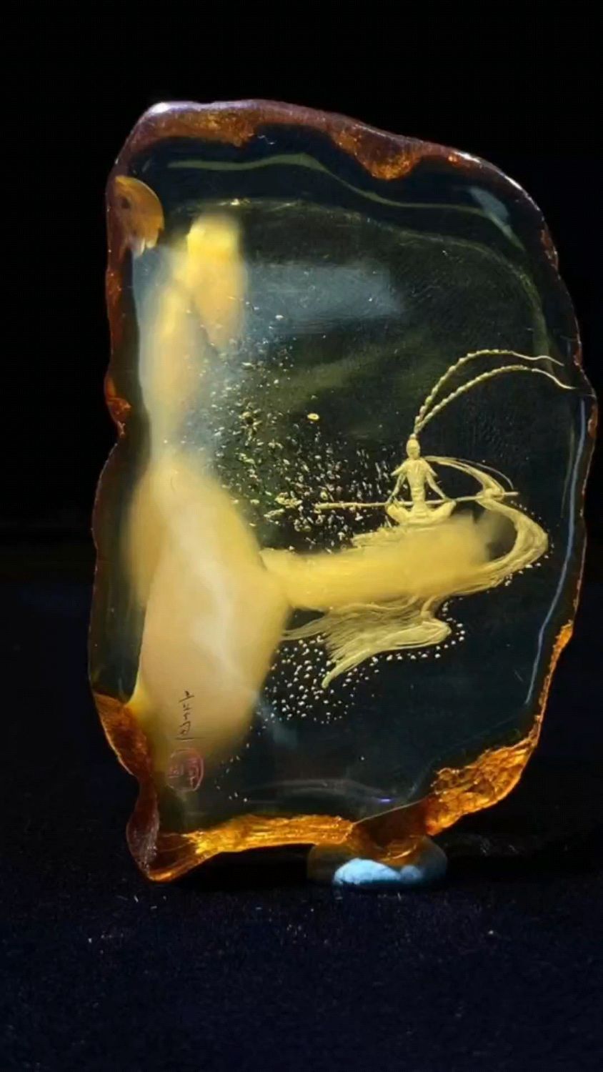 想看大师现场如何雕刻琥珀吗?明天晚上19进直播间,还会有惊喜哦