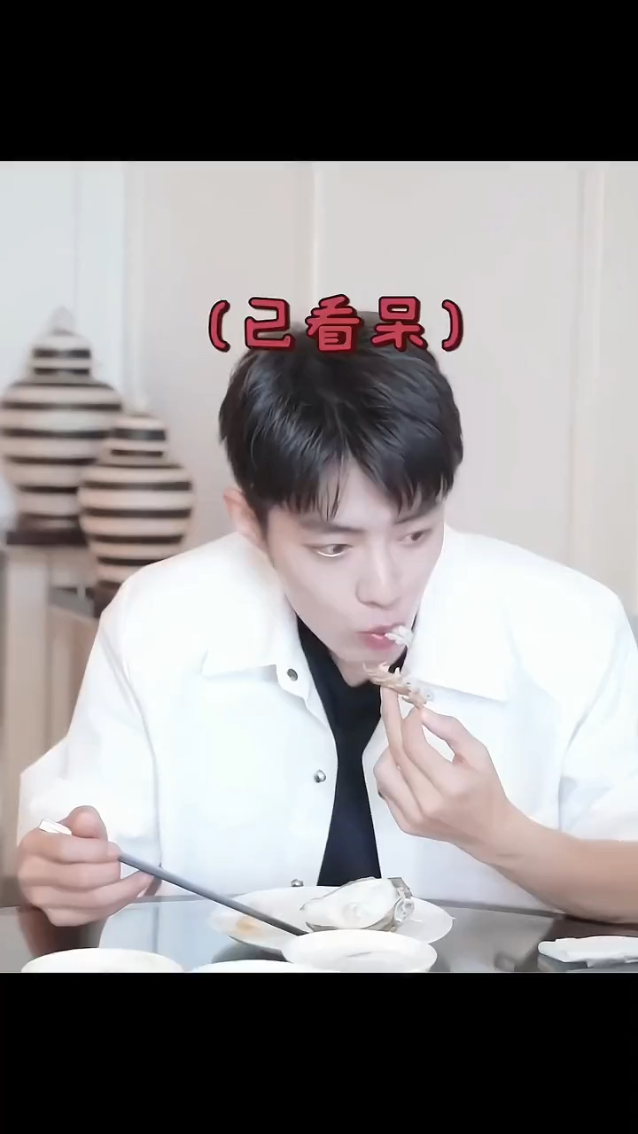 看别人剥皮皮虾惊成表情包了哈哈哈哈哈哈哈哈哈哈哈哈