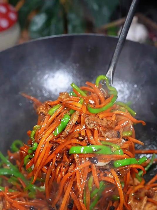 火辣下饭的萝卜丝炒肉
