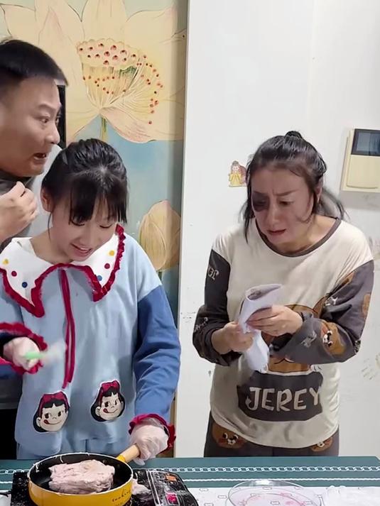 宁蔚献祭爸爸妈妈做的 草莓雪花酥 好吃