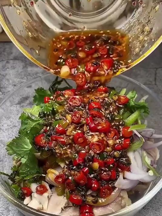 被椒麻鸡惊喜到！肉质鲜嫩，麻香超正