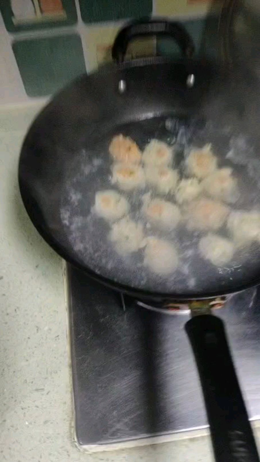 淮扬菜白汤狮子头
